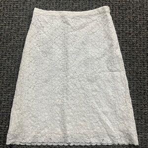 Banana Republic size 2 White Lace A-Line Women's Skirt. Vintage 2004.